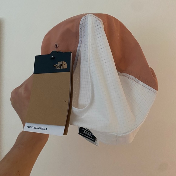 BNWT ponytail hat - Picture 3 of 4